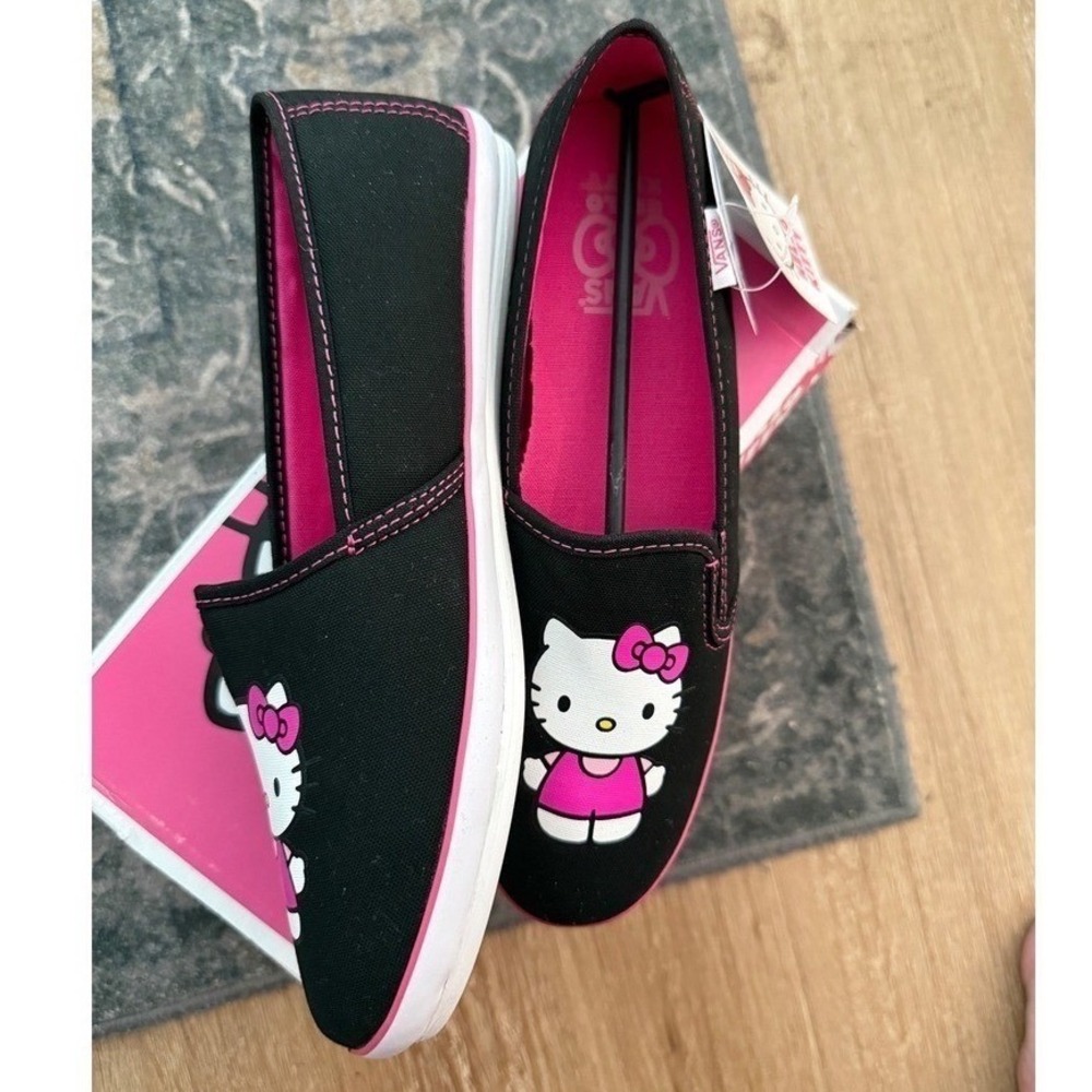 Vans Hello Kitty Kalani Black Magenta Slip On Shoes Womens 5.5 OrthoLite NEW
